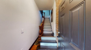 Stylish 2nd Floor Apartment with Pool Table Office Space near Churchill Downs